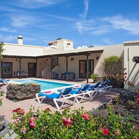Casa Los Mojones Cuatro - Secluded Yet Central 4 Bedroom - Perfect For Families Пуерто-дель-Кармен